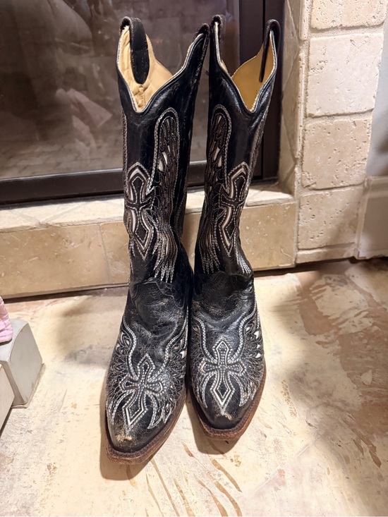 Corral Boots Shoes - Classic Black Embroidered Western Heeled Boots
